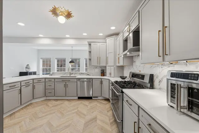 4066 Jupiter Drive gallery image 11