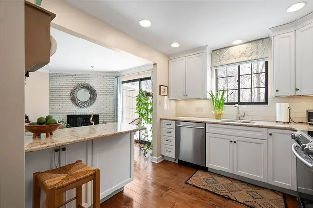 407 Sewickley Heights Dr gallery image 11