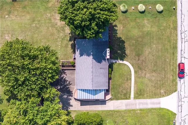 407 Vineyard Dr gallery image 5