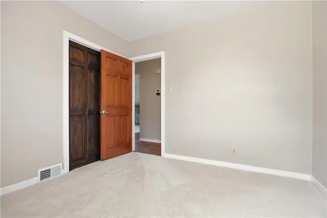 407 Vineyard Dr gallery image 10