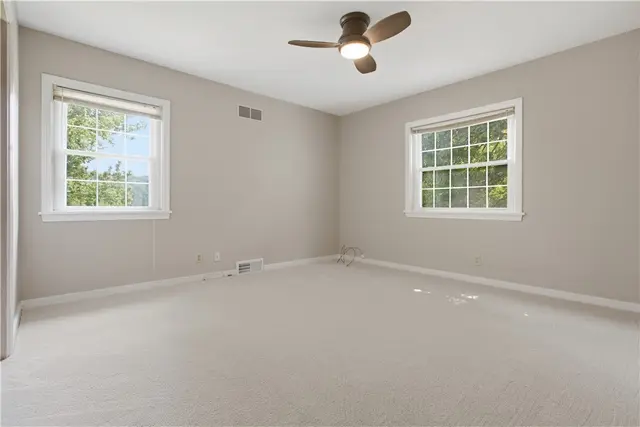 407 Vineyard Dr gallery image 17