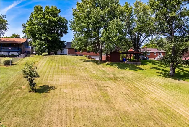 407 Vineyard Dr gallery image 23