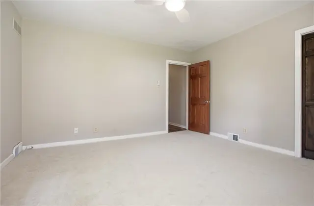 407 Vineyard Dr gallery image 24