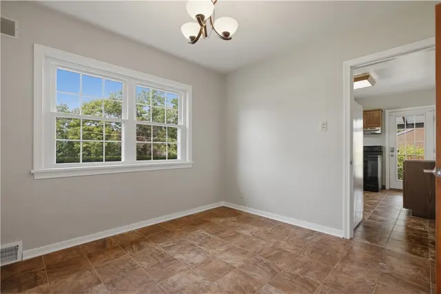 407 Vineyard Dr gallery image 40