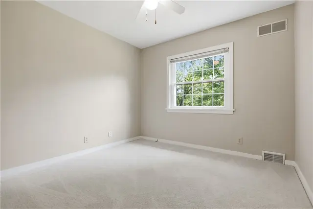 407 Vineyard Dr gallery image 41