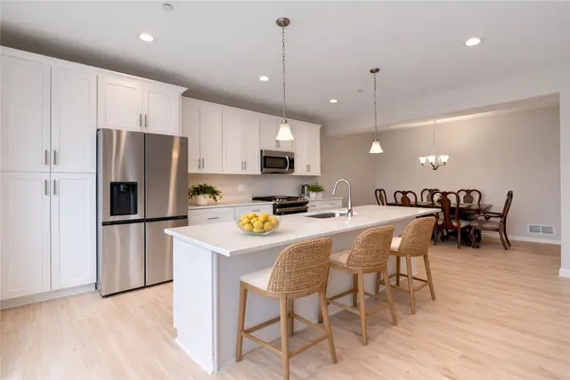 407 Walnut Ct gallery image 4