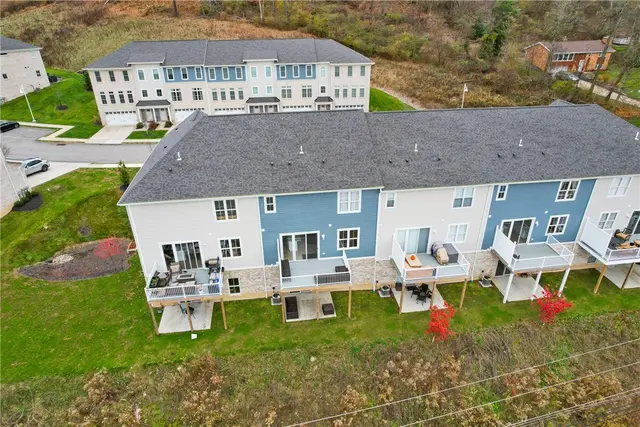 407 Walnut Ct gallery image 25