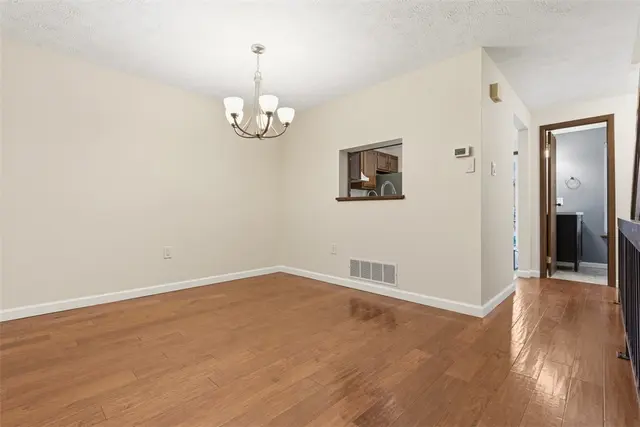 407 Westchester Commons gallery image 38