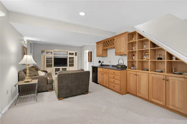 408 Bryn Court gallery image 11