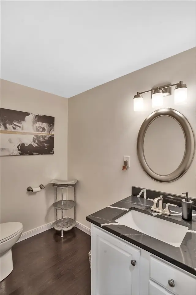 408 Honey Locust Dr gallery image 3