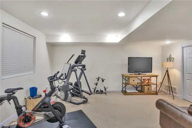 408 Honey Locust Dr gallery image 7