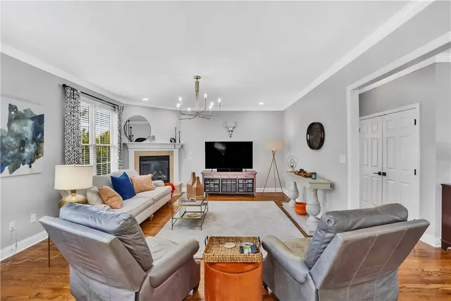 408 Honey Locust Dr gallery image 10