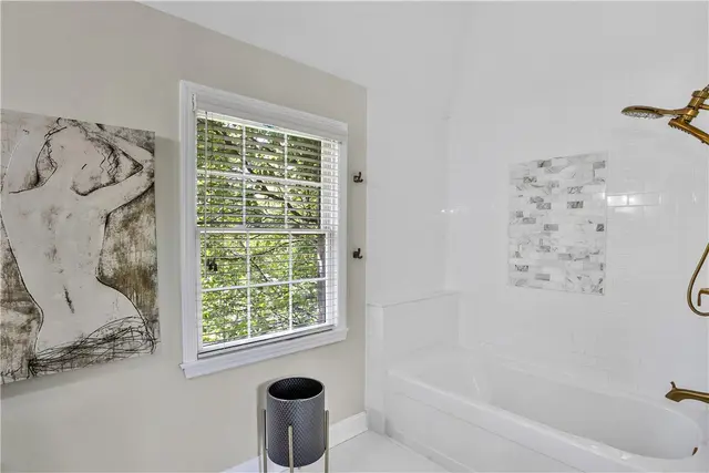 408 Honey Locust Dr gallery image 14