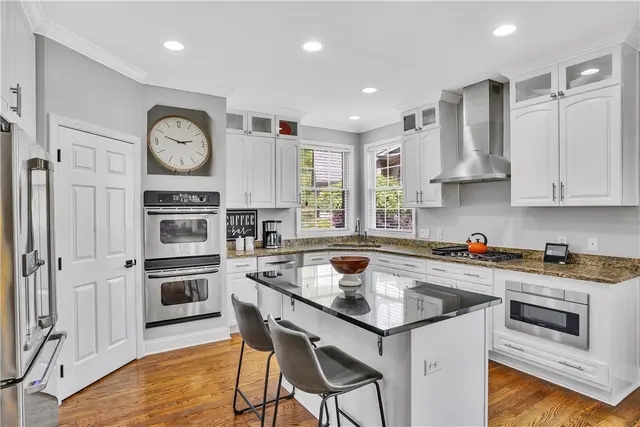 408 Honey Locust Dr gallery image 17