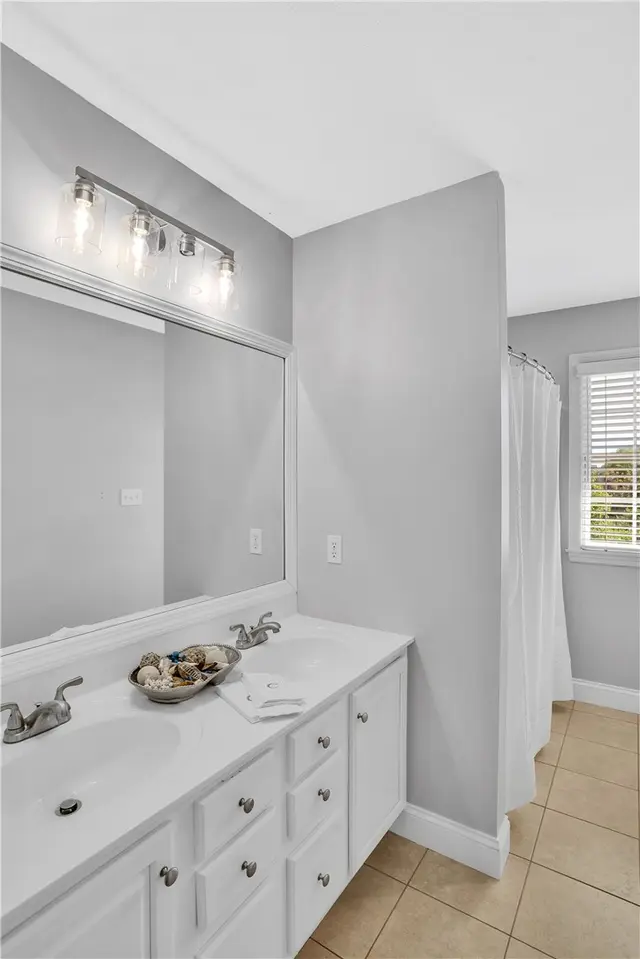 408 Honey Locust Dr gallery image 23