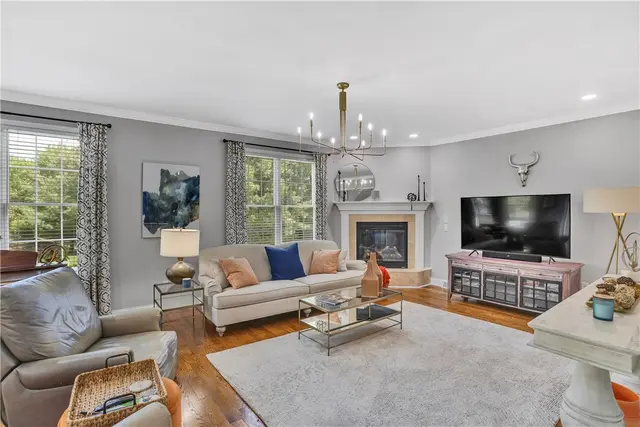 408 Honey Locust Dr gallery image 24