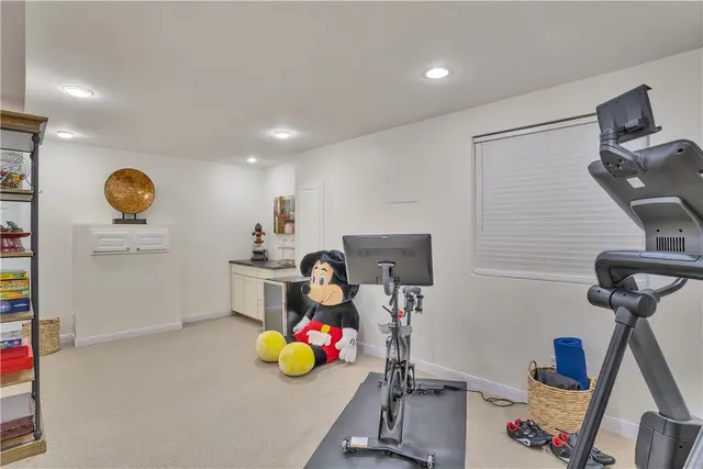 408 Honey Locust Dr gallery image 29