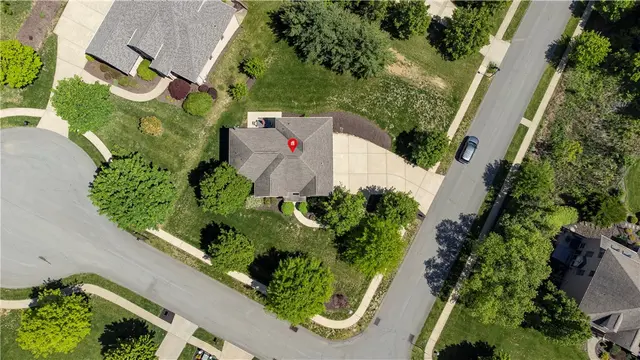 408 Honey Locust Dr gallery image 30