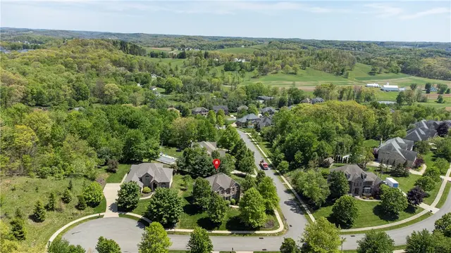 408 Honey Locust Dr gallery image 39