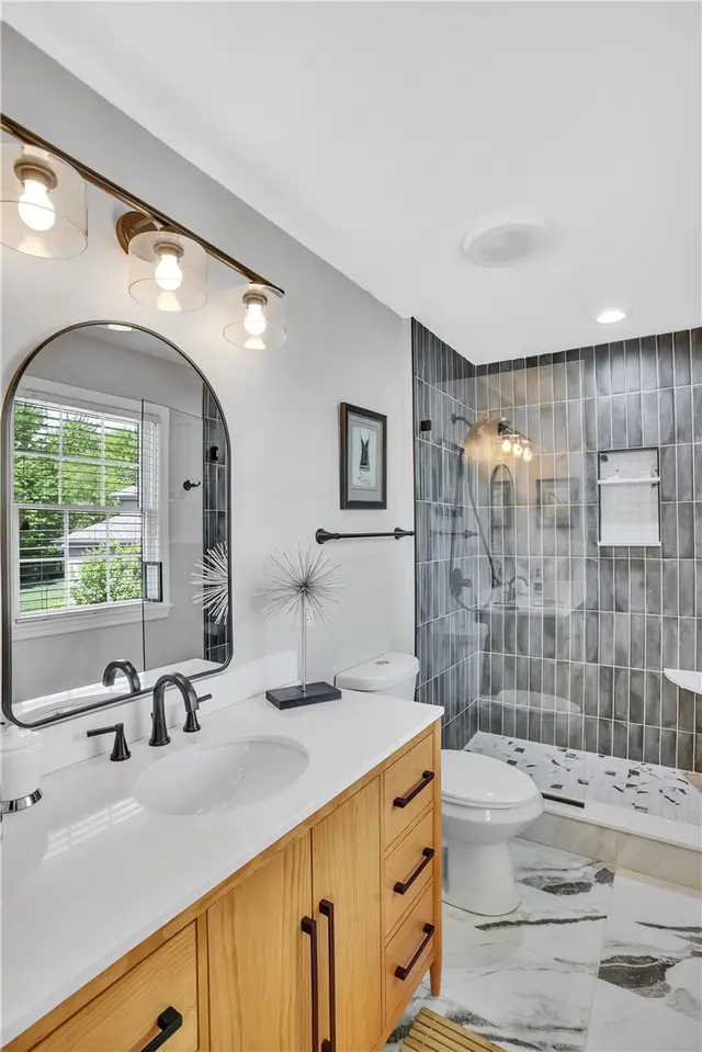 408 Honey Locust Dr gallery image 40
