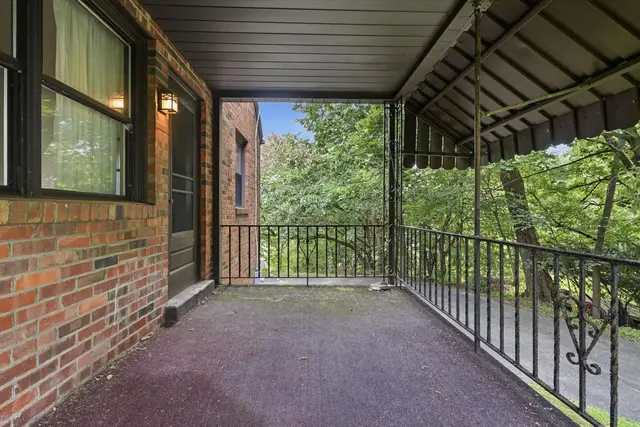 408 Vineyard DRIVE gallery image 9