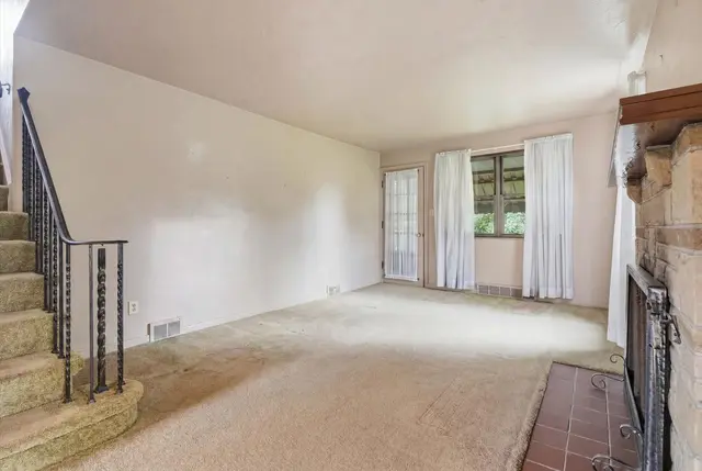 408 Vineyard DRIVE gallery image 12