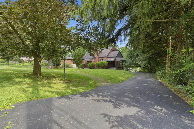 408 Vineyard DRIVE gallery image 17