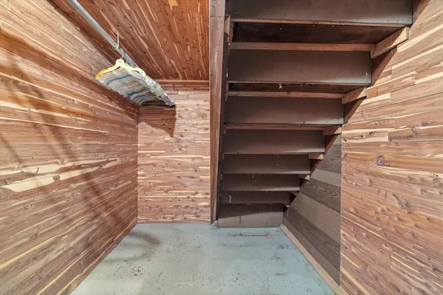 408 Vineyard DRIVE gallery image 21