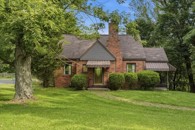 408 Vineyard DRIVE