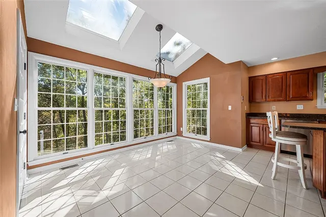 409 Bryn Ct gallery image 10