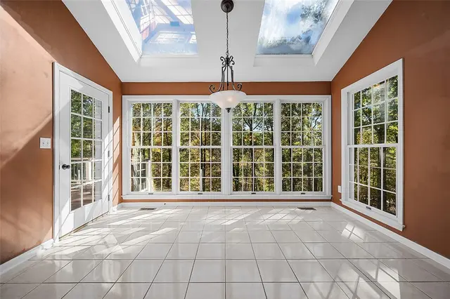 409 Bryn Ct gallery image 11