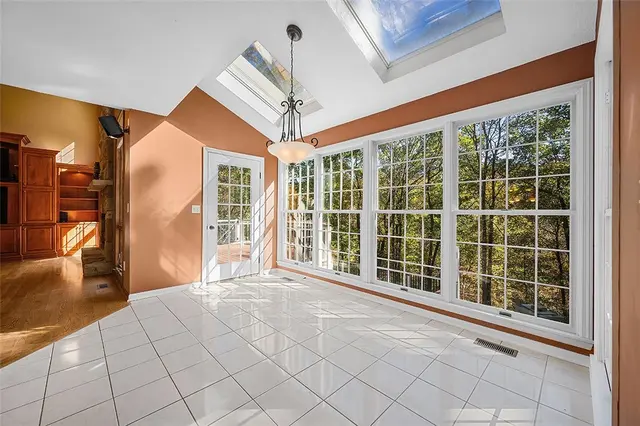 409 Bryn Ct gallery image 12