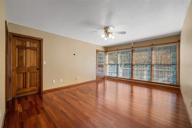 409 Bryn Ct gallery image 17