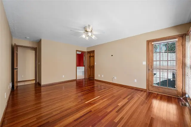409 Bryn Ct gallery image 18