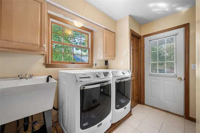 409 Bryn Ct gallery image 22
