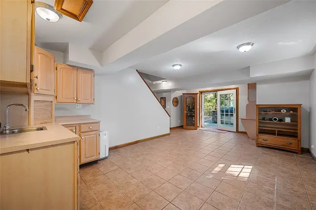 409 Bryn Ct gallery image 34