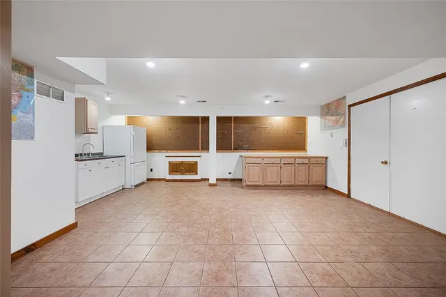 409 Bryn Ct gallery image 36