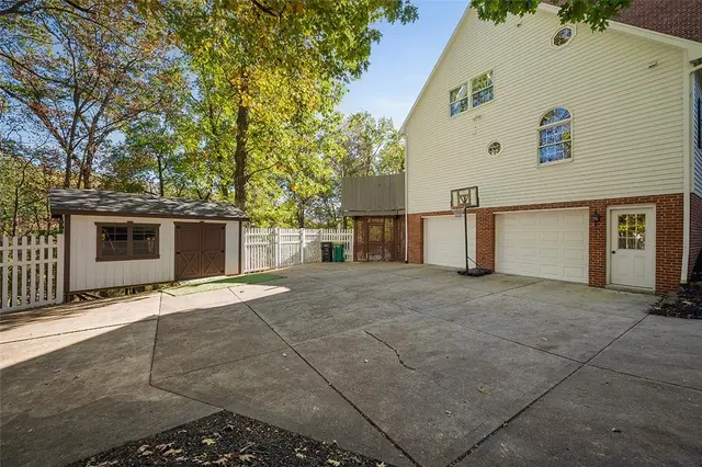 409 Bryn Ct gallery image 49