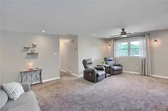 409 Shoreham Dr gallery image 7
