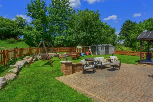 409 Shoreham Dr gallery image 11