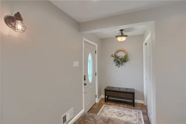409 Shoreham Dr gallery image 37