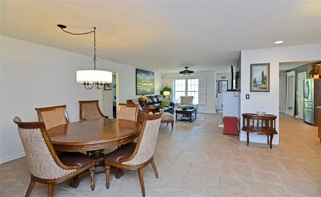 410 Duke Ct gallery image 2