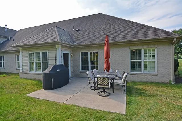 410 Duke Ct gallery image 3