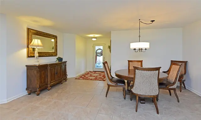 410 Duke Ct gallery image 5
