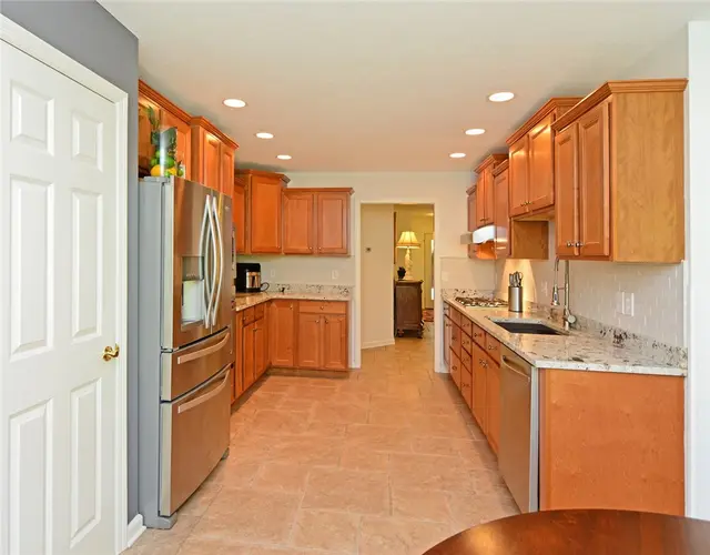 410 Duke Ct gallery image 7