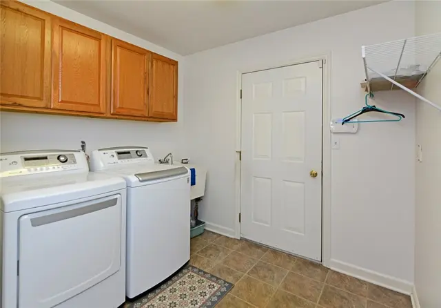 410 Duke Ct gallery image 8