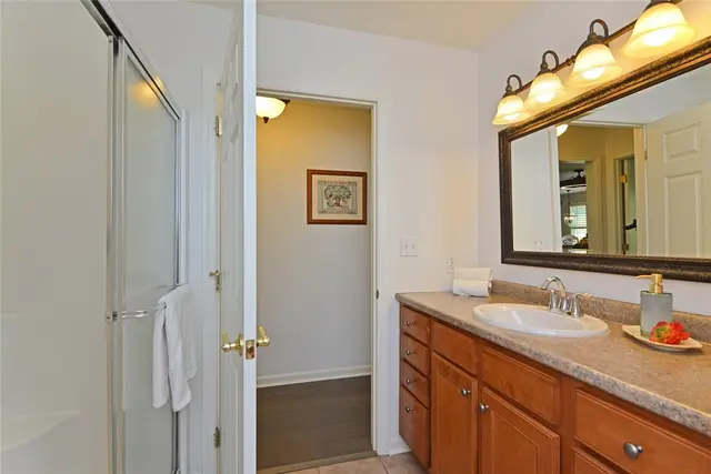 410 Duke Ct gallery image 15