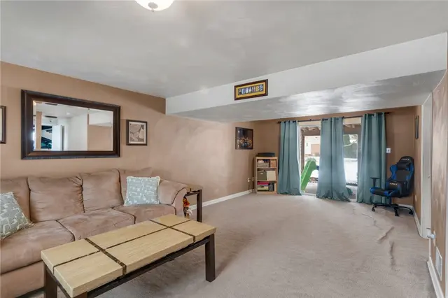 410 Governor Dr gallery image 11