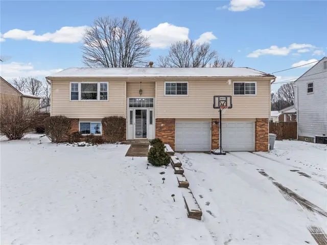 410 Governor Dr gallery image 15