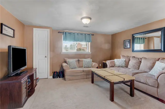 410 Governor Dr gallery image 36